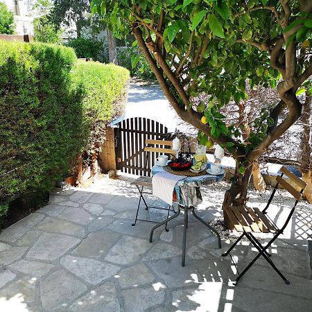 Tedy'S Townhouse-Margarita Gardens Paphos Exterior foto